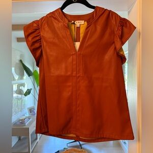 Brand New Women’s Gained Top, ruffle  sleeve, perfect for football game! Small